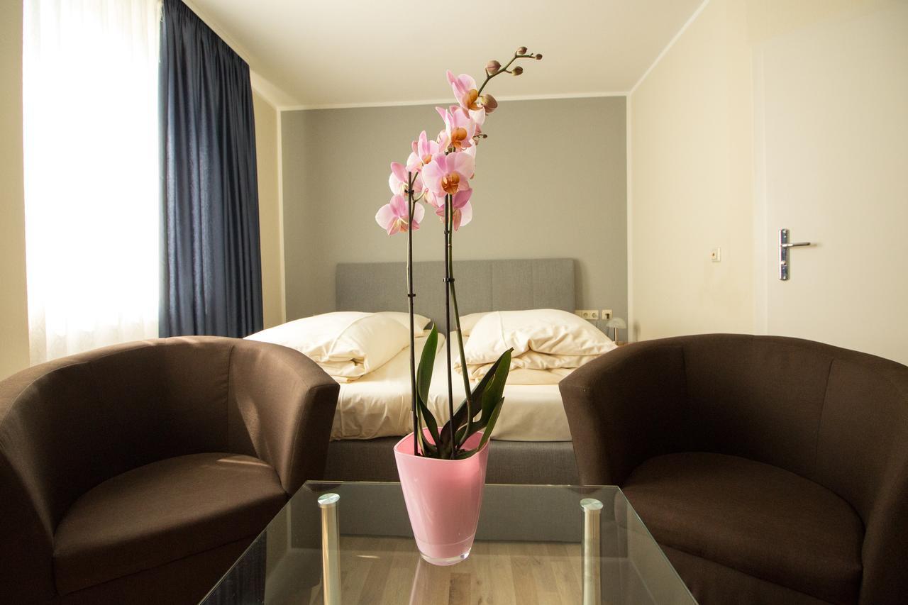 Hotel Reutlinger Hof Ройтлинген Экстерьер фото