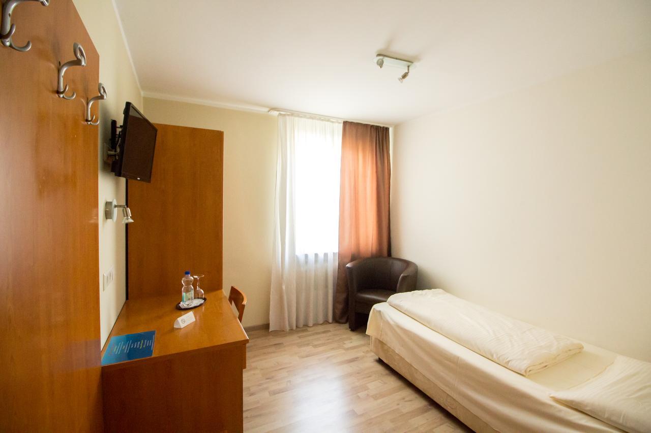 Hotel Reutlinger Hof Ройтлинген Экстерьер фото