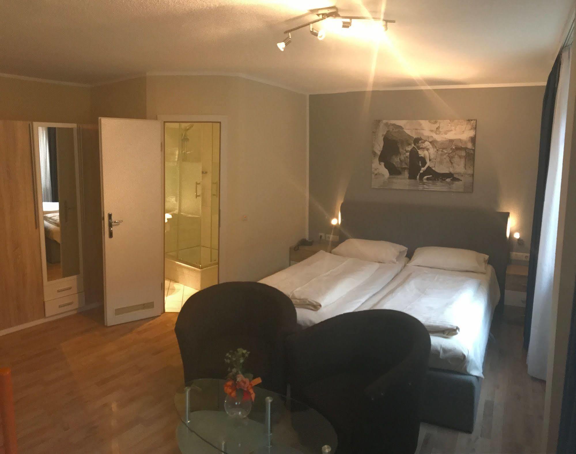 Hotel Reutlinger Hof Ройтлинген Экстерьер фото